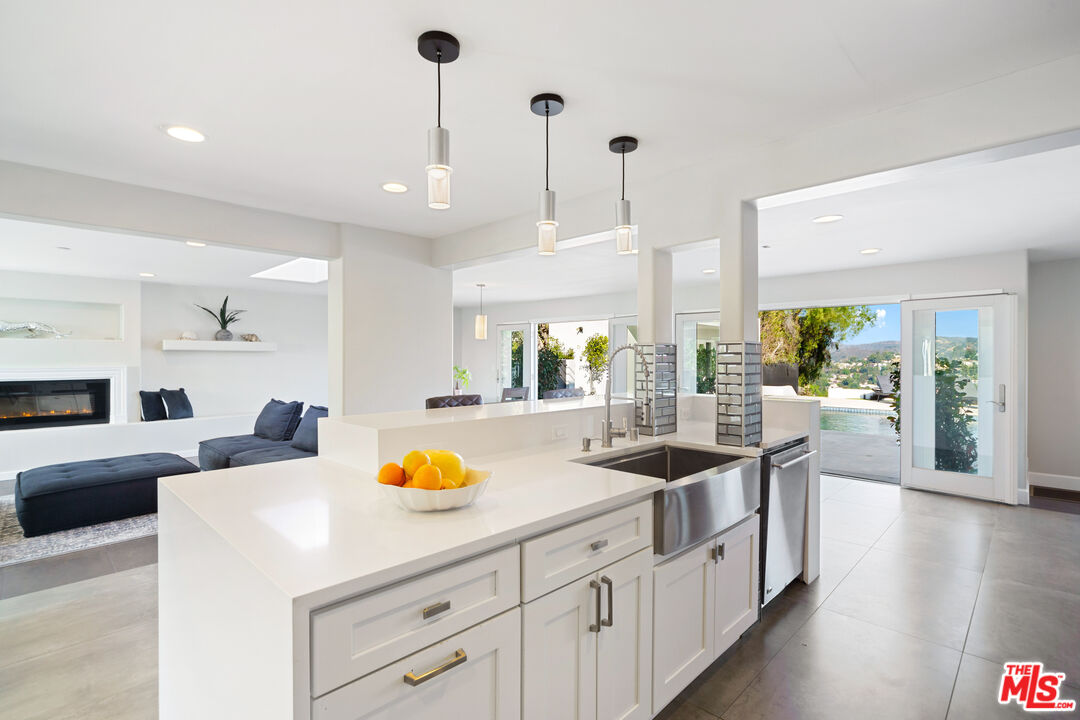 5118 Cerrillos Dr