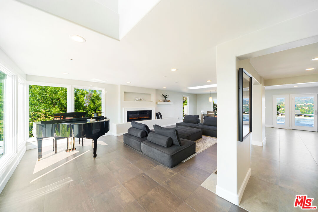 5118 Cerrillos Dr