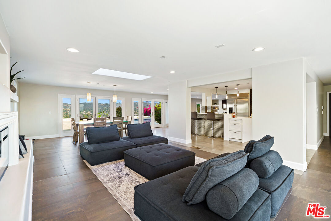 5118 Cerrillos Dr
