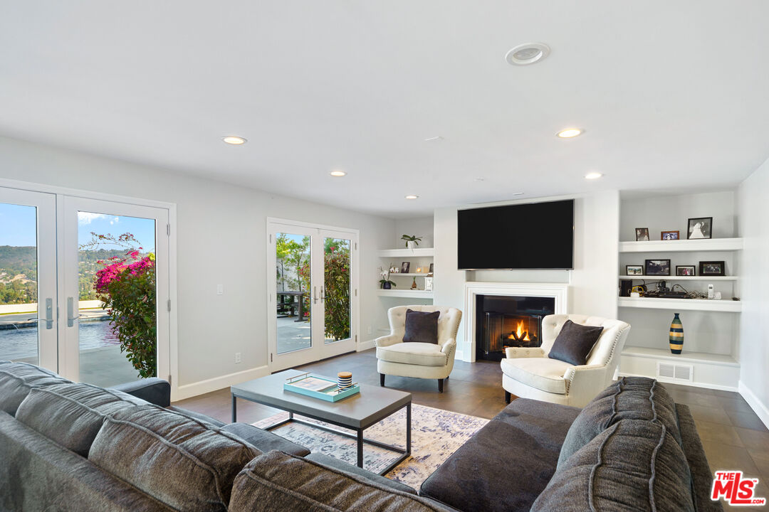 5118 Cerrillos Dr