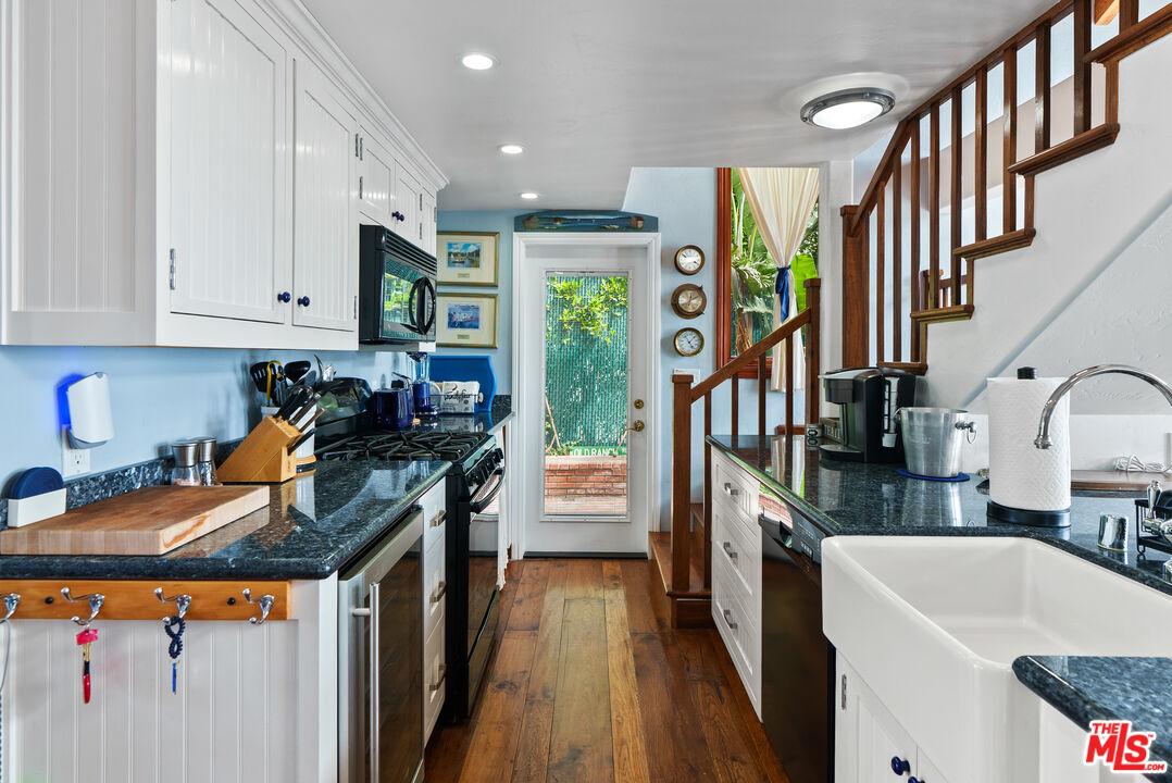 7007 NW Birdview Ave