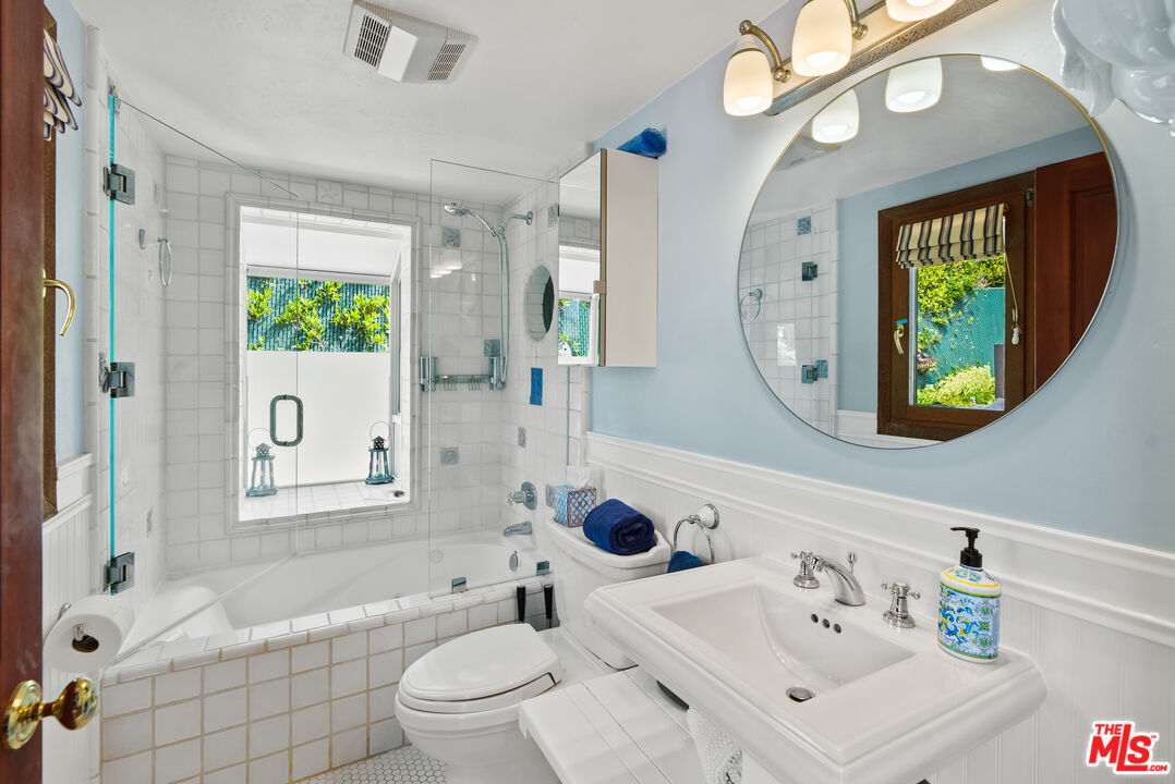 7007 NW Birdview Ave