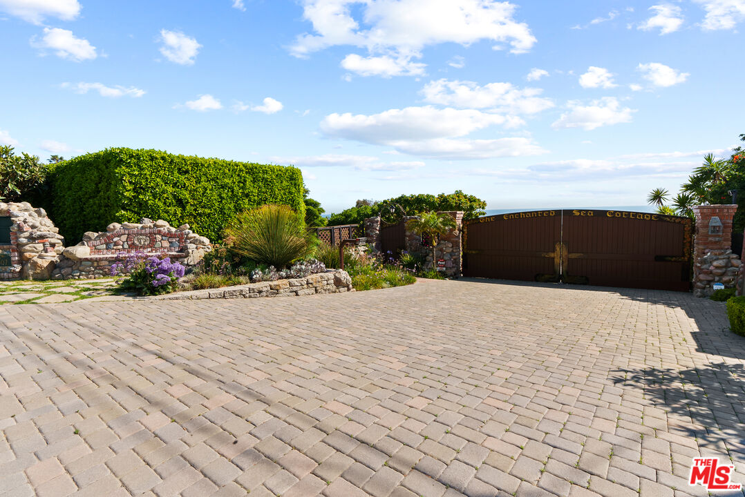 7007 NW Birdview Ave