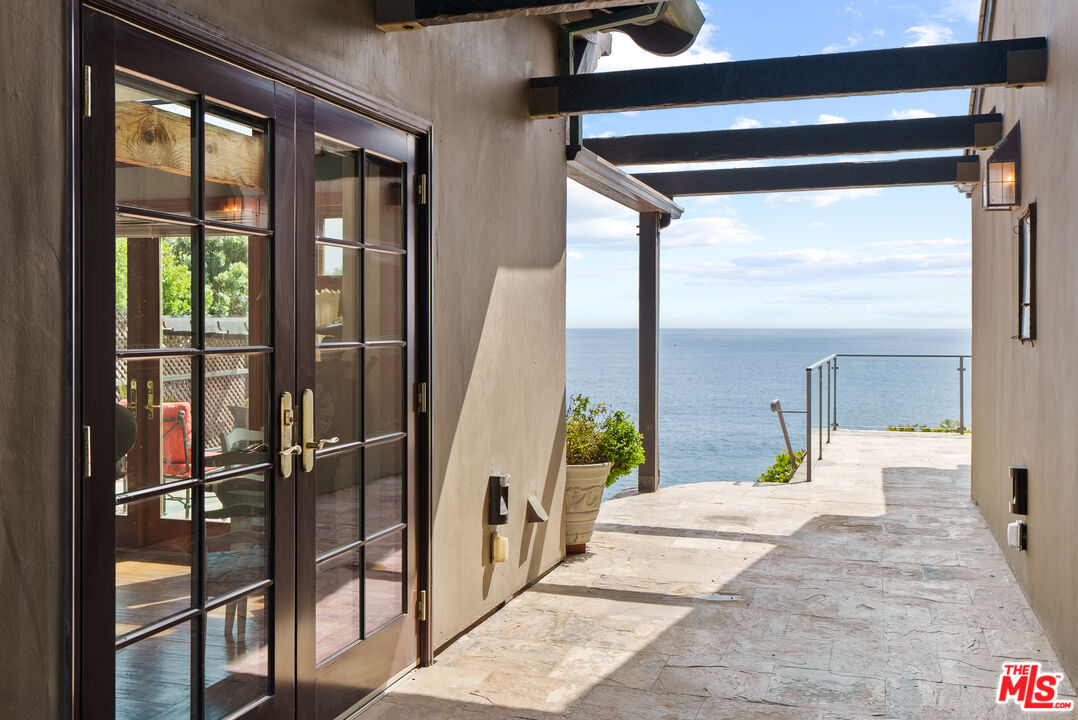 7007 NW Birdview Ave