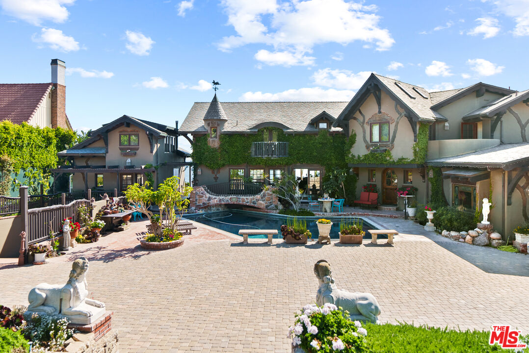 7007 NW Birdview Ave