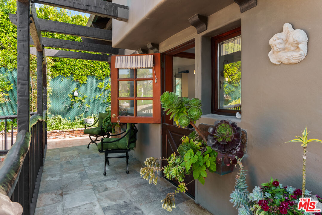 7007 NW Birdview Ave