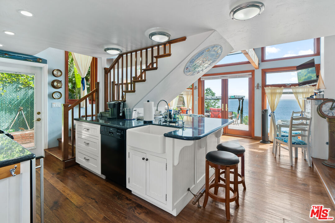 7007 NW Birdview Ave