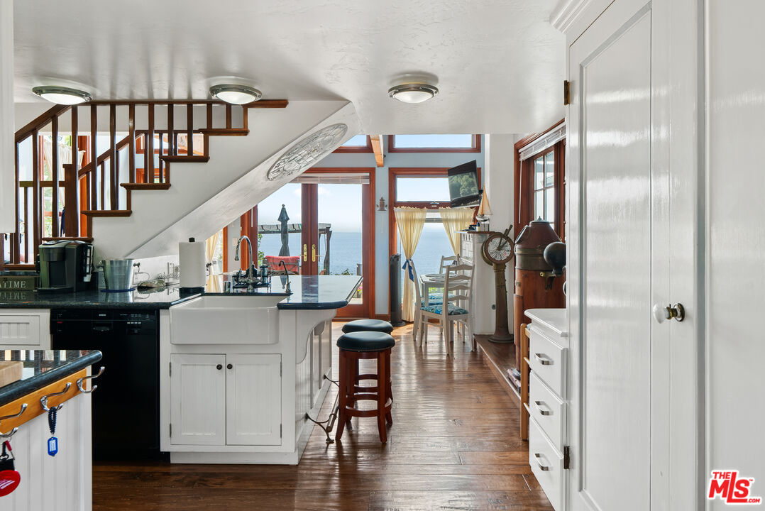 7007 NW Birdview Ave