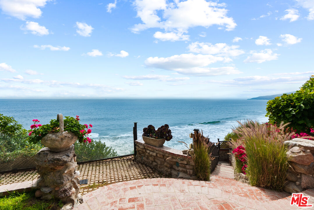 7007 NW Birdview Ave