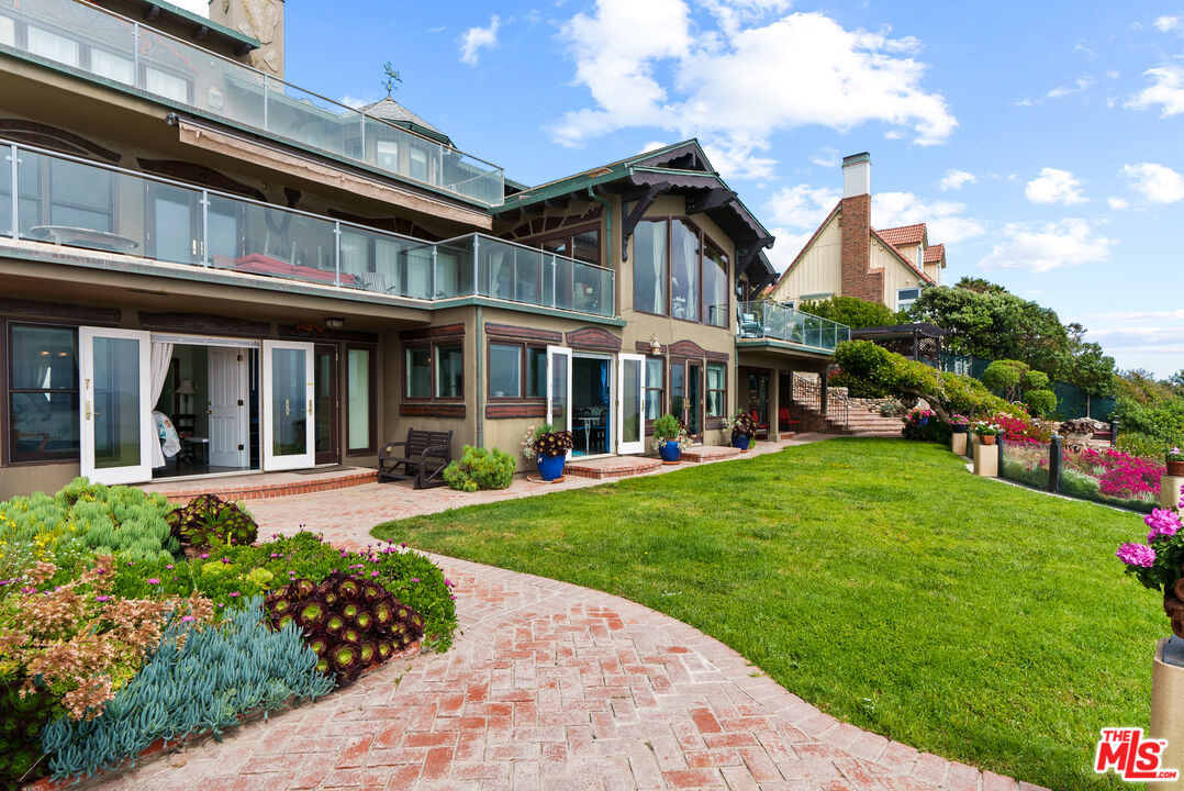 7007 NW Birdview Ave