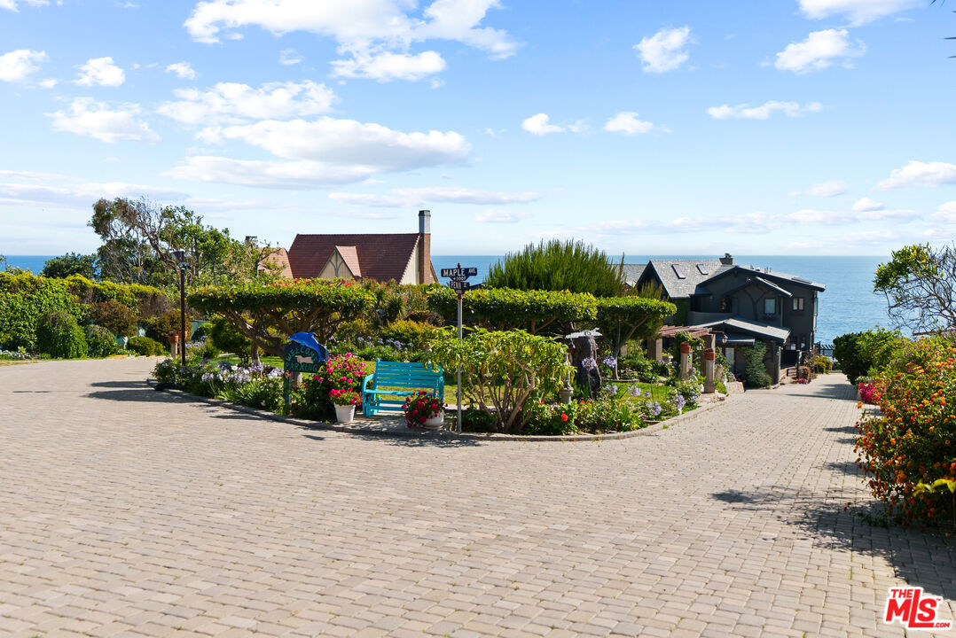 7007 NW Birdview Ave