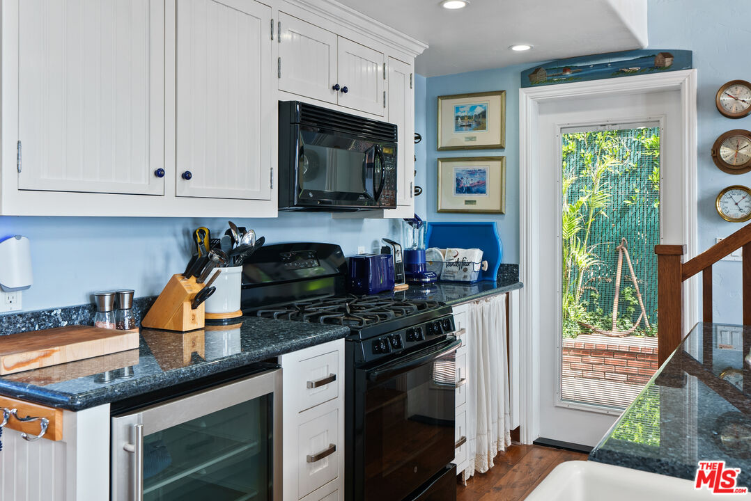 7007 NW Birdview Ave