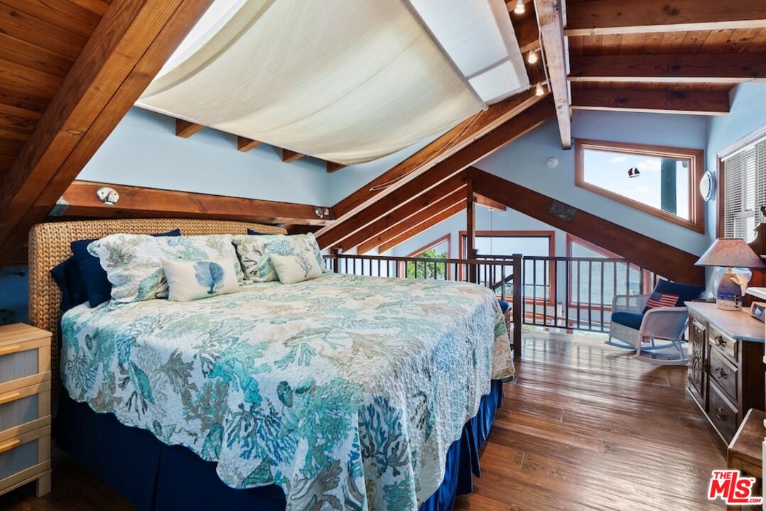 7007 NW Birdview Ave