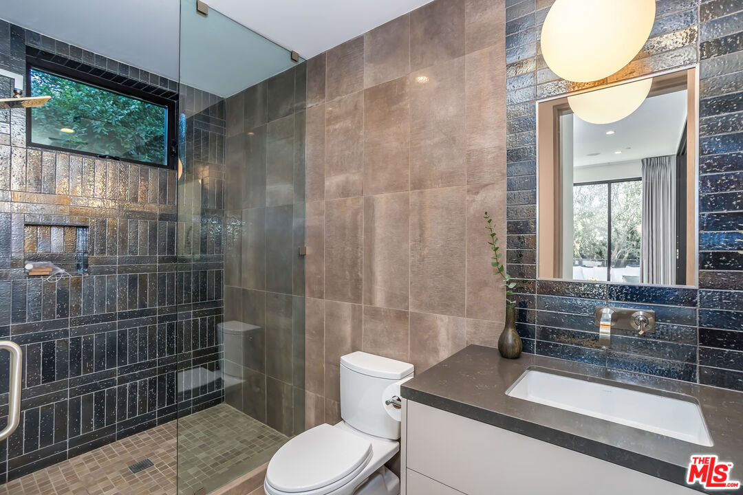 836 N Ogden Dr