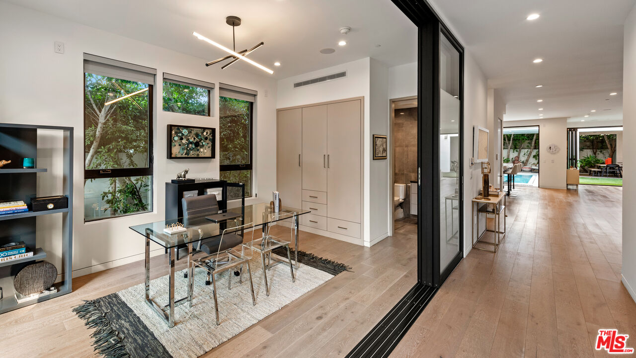 836 N Ogden Dr