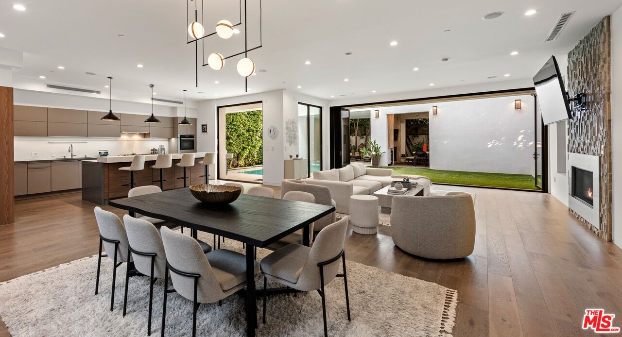 836 N Ogden Dr