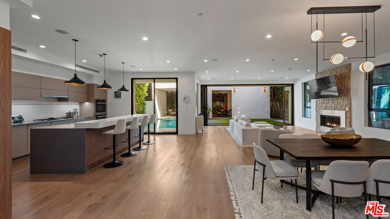 836 N Ogden Dr