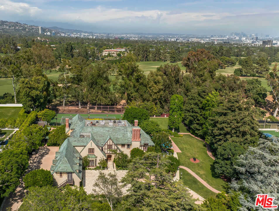 1.60 Acres on the los angeles country club 
