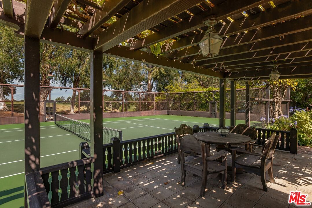 1.60 Acres on the los angeles country club 