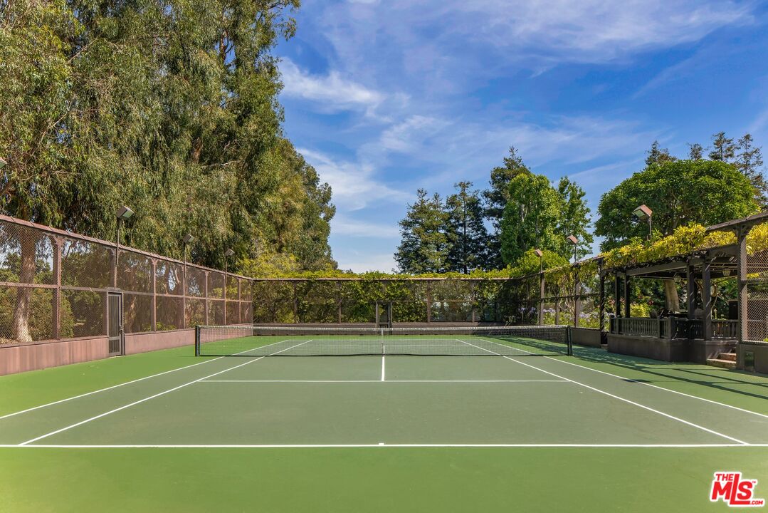 1.60 Acres on the los angeles country club 