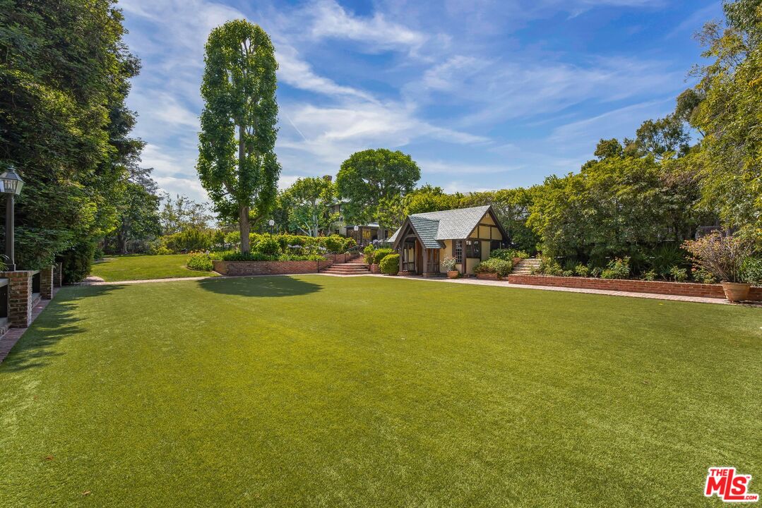 1.60 Acres on the los angeles country club 