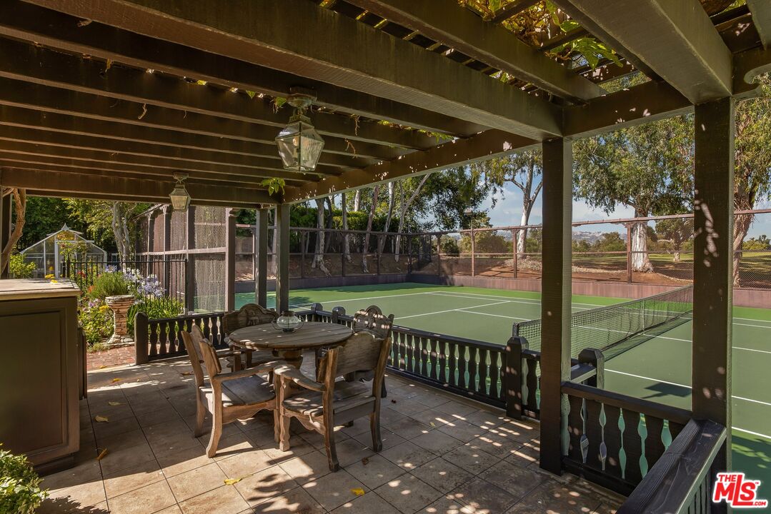 1.60 Acres on the los angeles country club 