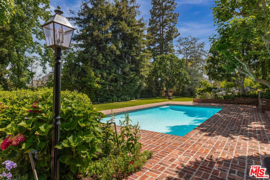 1.60 Acres on the los angeles country club 