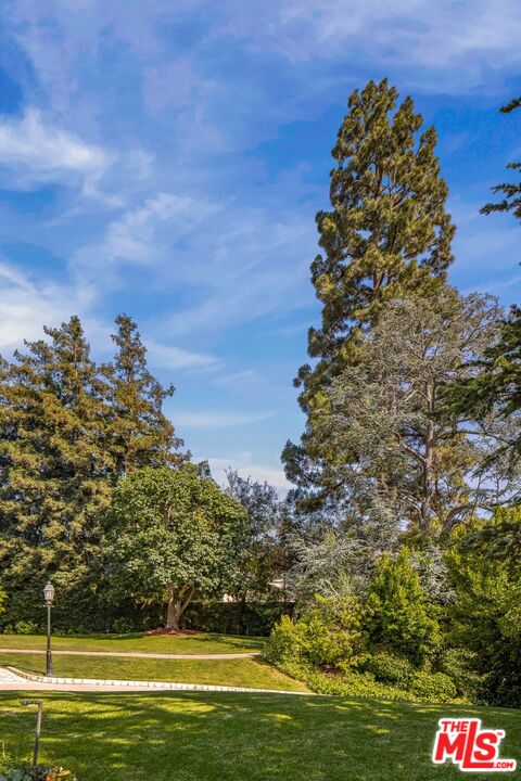 1.60 Acres on the los angeles country club 