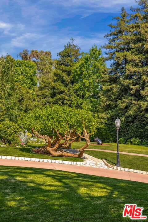 1.60 Acres on the los angeles country club 