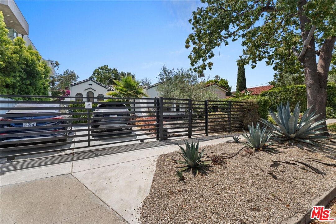 459 N Kings Rd