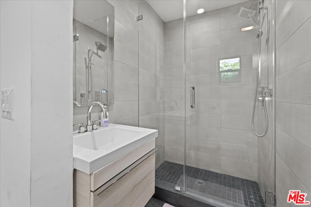 459 N Kings Rd