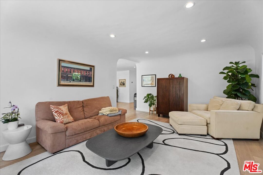 459 N Kings Rd