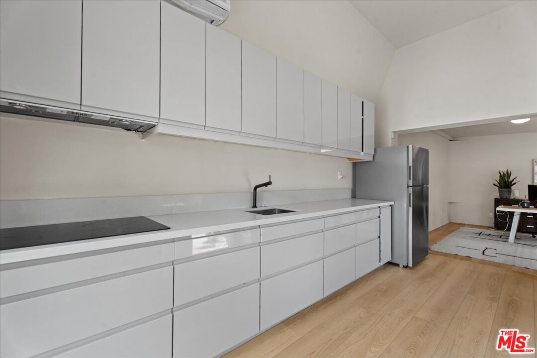 459 N Kings Rd