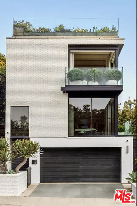 120 Hart Ave