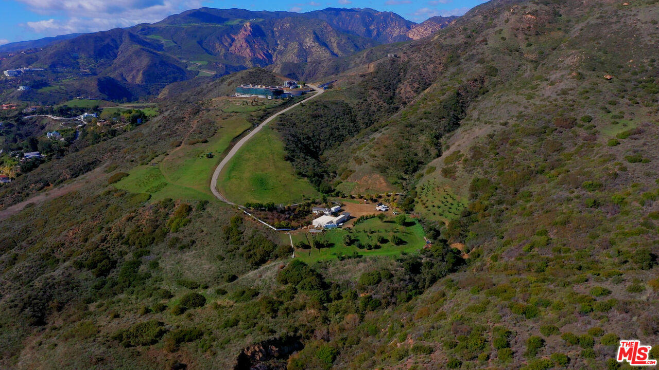 35-Acre Trophy Parcel