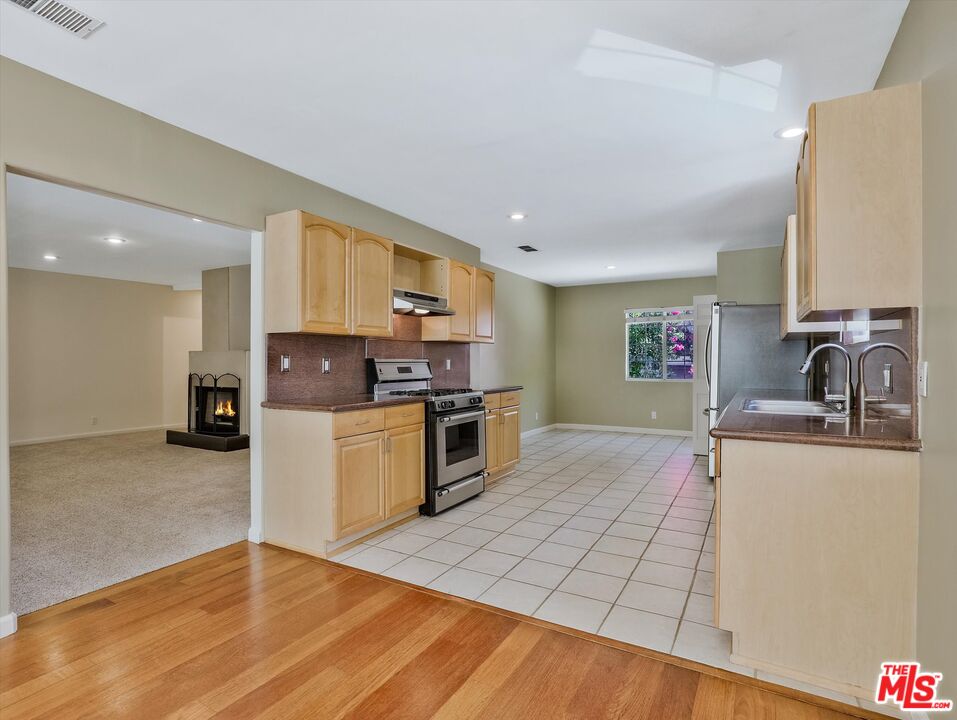 4009 BEVERLY GLEN