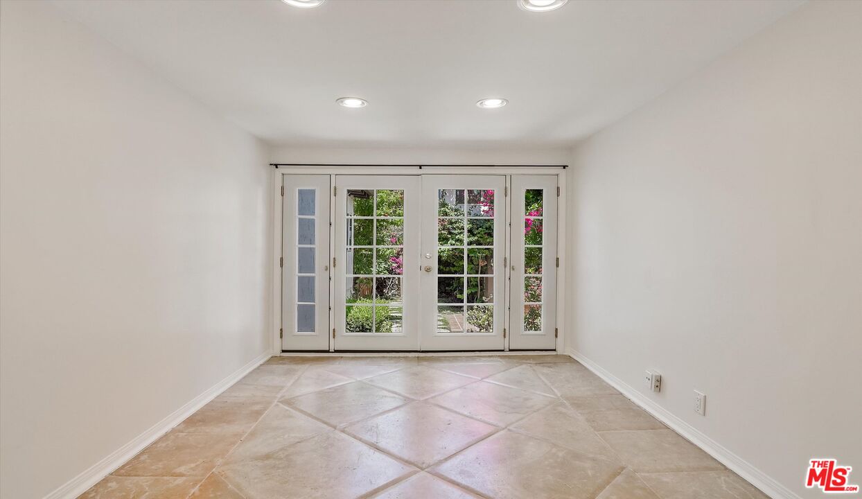 4009 BEVERLY GLEN