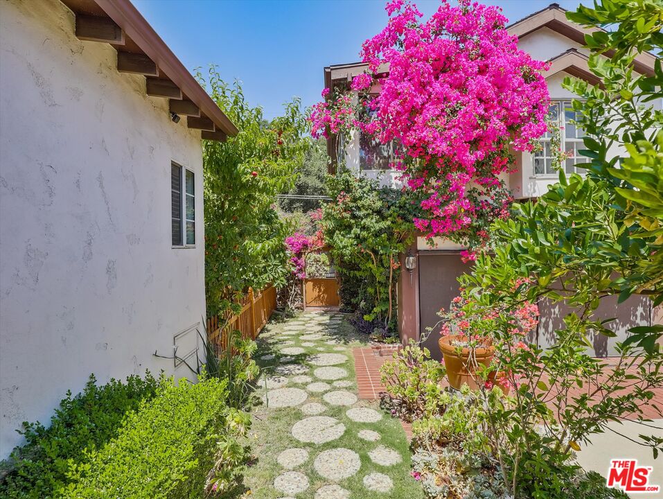 4009 BEVERLY GLEN