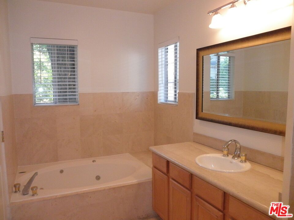 4009 BEVERLY GLEN
