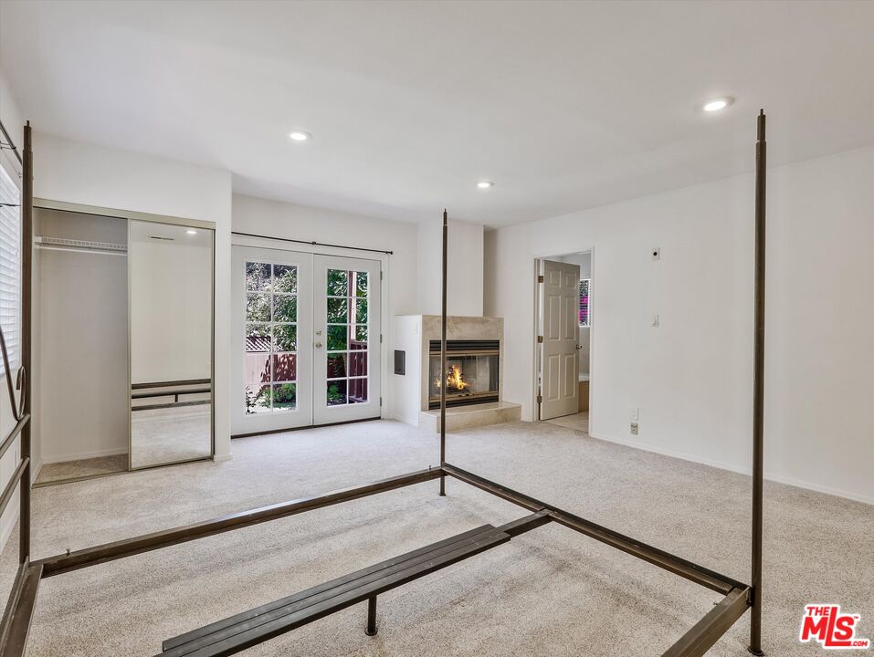 4009 BEVERLY GLEN