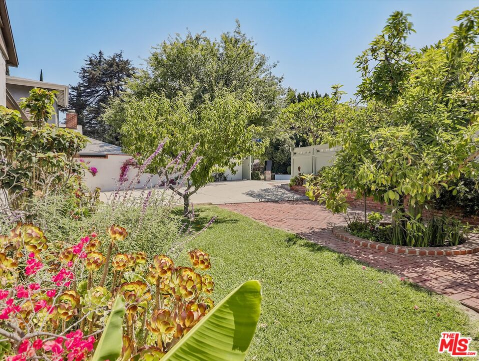 4009 BEVERLY GLEN
