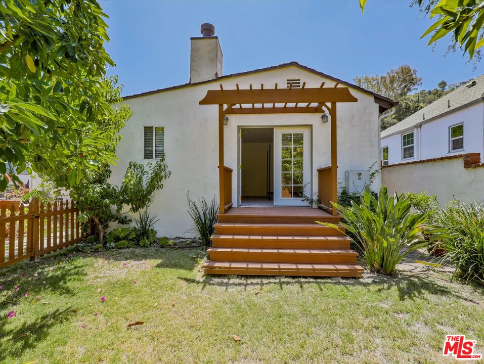 4009 BEVERLY GLEN