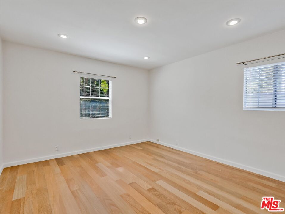 4009 BEVERLY GLEN