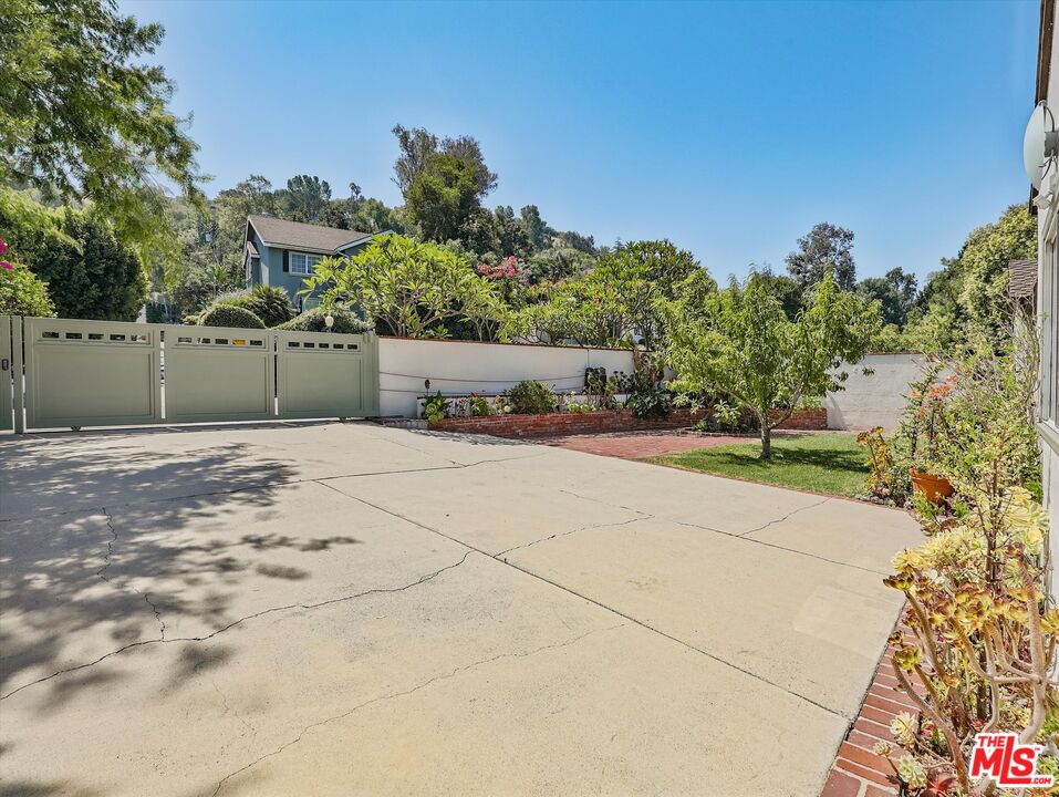 4009 BEVERLY GLEN