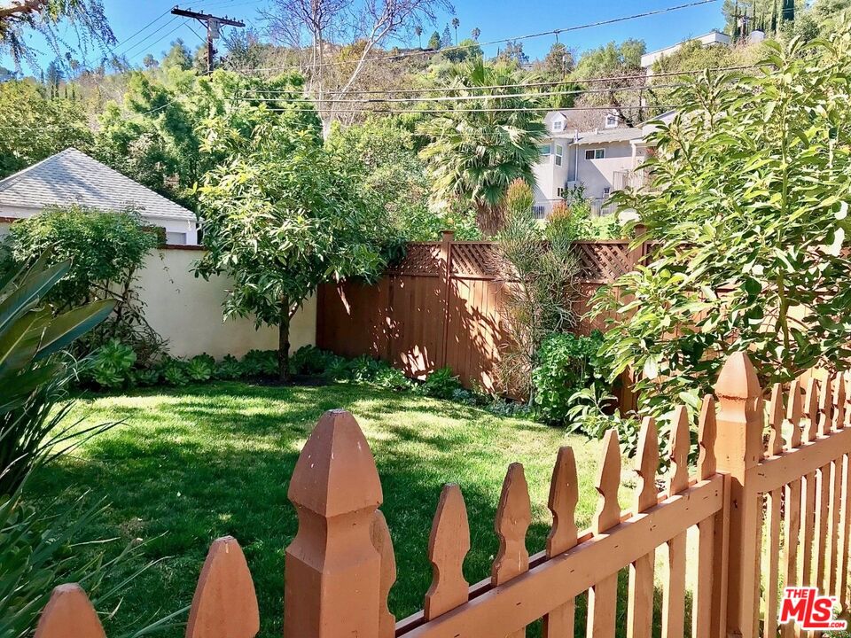 4009 BEVERLY GLEN