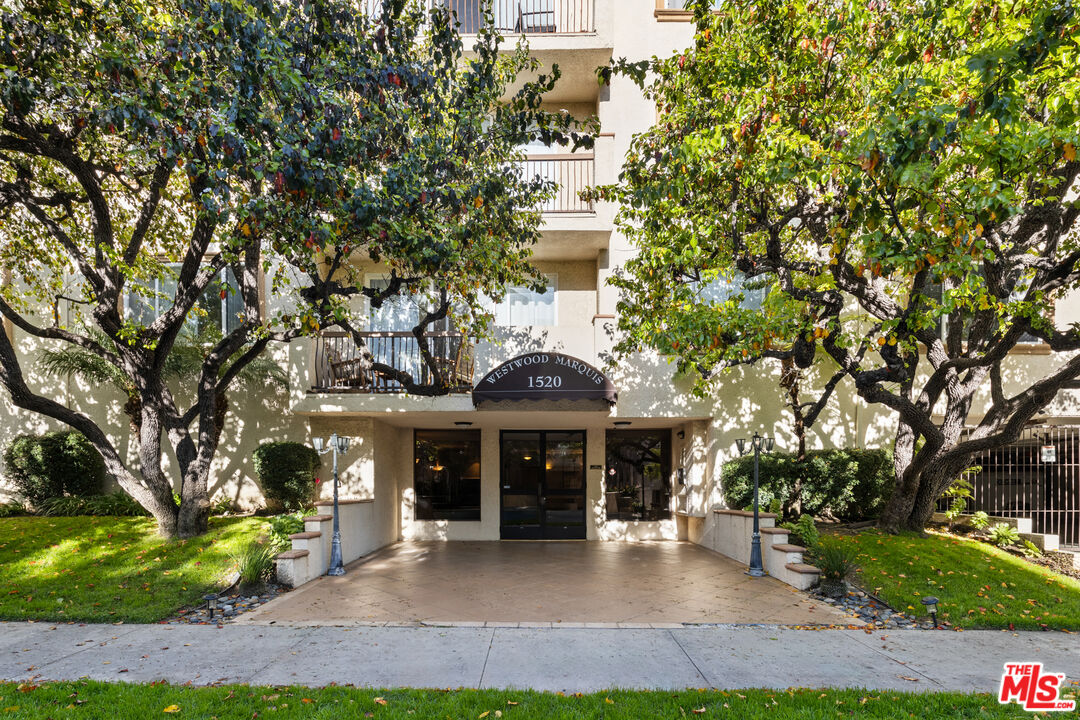 1520 Camden Ave Unit: 103