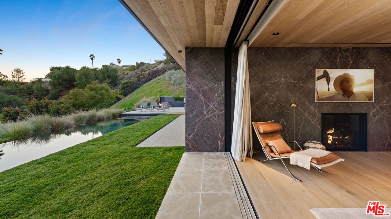 530 Leslie Ln