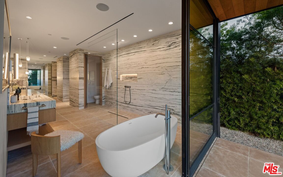 530 Leslie Ln