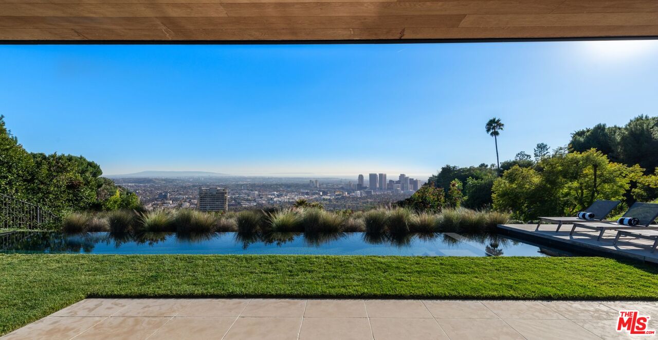 530 Leslie Ln