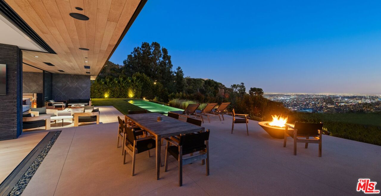 530 Leslie Ln
